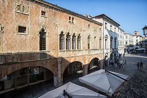 Piazza dei Frutti Flat