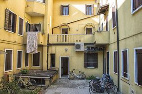 Piazza dei Frutti Flat