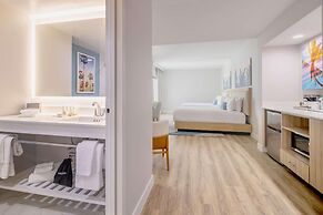 Radisson Resort Miami Beach