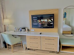 Radisson Resort Miami Beach
