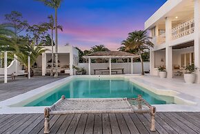 Your Luxury Escape - Bisque House