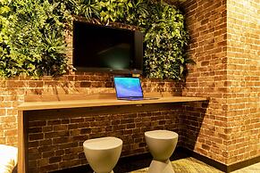 UNDER RAILWAY HOTEL AKIHABARA