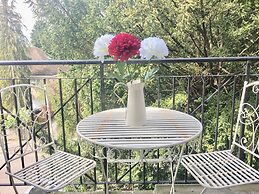 Apple Perch 2BR Flat-Free Parking
