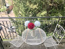 Apple Perch 2BR Flat-Free Parking