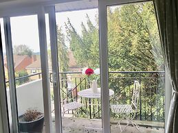 Apple Perch 2BR Flat-Free Parking