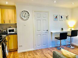 Fountain View 1BR Flat-Free Parking