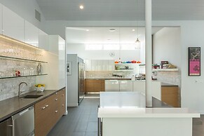 Tranquilo 3 Bedroom Home by RedAwning