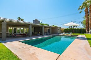 Tranquilo 3 Bedroom Home by RedAwning