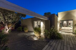 Tranquilo 3 Bedroom Home by RedAwning