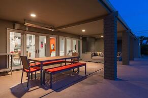 Tranquilo 3 Bedroom Home by RedAwning