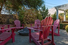 Tranquilo 3 Bedroom Home by RedAwning