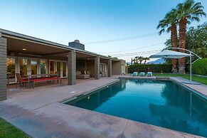 Tranquilo 3 Bedroom Home by RedAwning