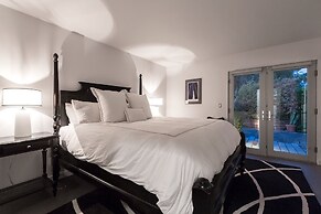 Tranquilo 3 Bedroom Home by RedAwning