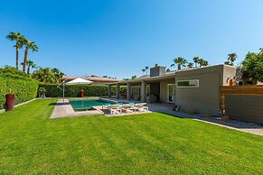 Tranquilo 3 Bedroom Home by RedAwning