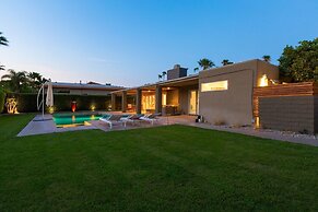 Tranquilo 3 Bedroom Home by RedAwning