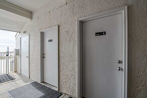 Ocean House 1904 2 Bedroom Condo by RedAwning