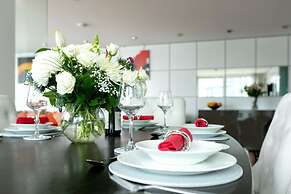 River view Luxury 3bed flat with views