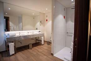 Boeira Garden Hotel Porto Gaia, Curio Collection by Hilton