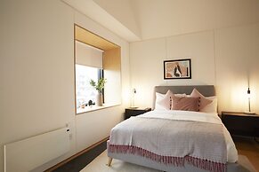 Stylish modern home in Manchester city centre with parking