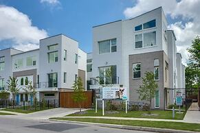 Modern Dallas TownHome 2 BR fully furnis