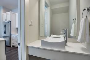 Modern Dallas TownHome 2 BR fully furnis