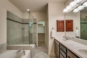 Stylish 3 bedroom Town Home at shops at