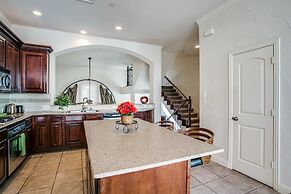 Beautifully furnished TownHome at shops