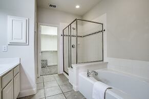 Beautifully furnished TownHome at shops