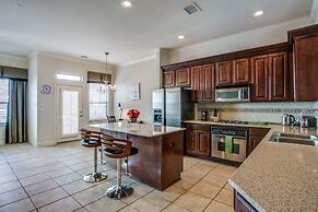 Beautifully furnished TownHome at shops