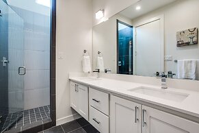 Upscale 2 bedroom Dallas TownHome