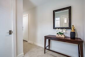 Upscale 2 bedroom Dallas TownHome