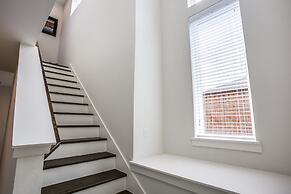 Upscale 2 bedroom Dallas TownHome