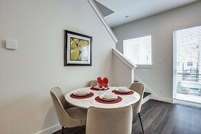 Upscale 2 bedroom Dallas TownHome