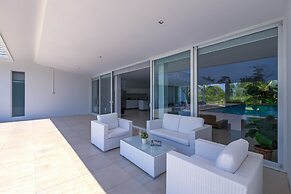 Luxury Modern 4 BR Pool Villa - PH111