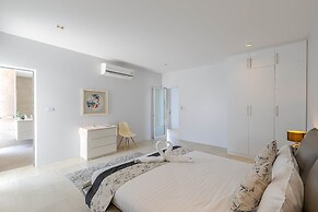 Luxury Modern 4 BR Pool Villa - PH111