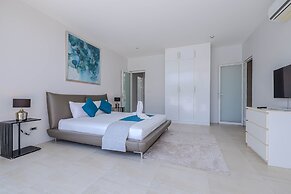 Luxury Modern 4 BR Pool Villa - PH111