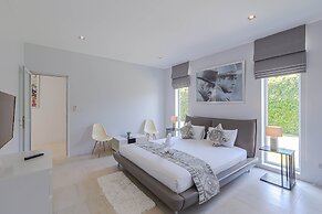 Luxury Modern 4 BR Pool Villa - PH111