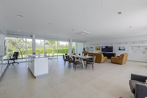 Luxury Modern 4 BR Pool Villa - PH111