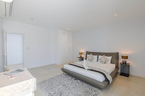 Luxury Modern 4 BR Pool Villa - PH111