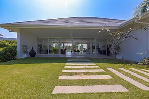 Luxury Modern 4 BR Pool Villa - PH111
