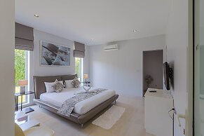 Luxury Modern 4 BR Pool Villa - PH111