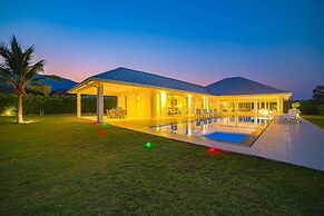 Luxury Modern 4 BR Pool Villa - PH111