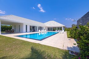 Luxury Modern 4 BR Pool Villa - PH111