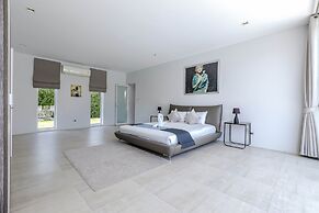 Luxury Modern 4 BR Pool Villa - PH111