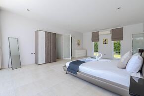 Luxury Modern 4 BR Pool Villa - PH111