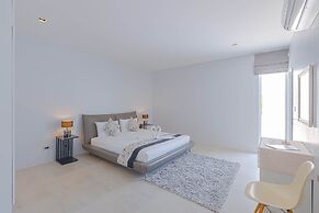 Luxury Modern 4 BR Pool Villa - PH111