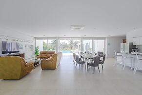 Luxury Modern 4 BR Pool Villa - PH111