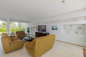 Luxury Modern 4 BR Pool Villa - PH111