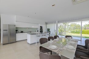 Luxury Modern 4 BR Pool Villa - PH111