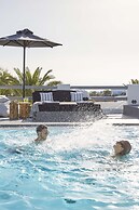 Mr and Mrs White Oia – Santorini